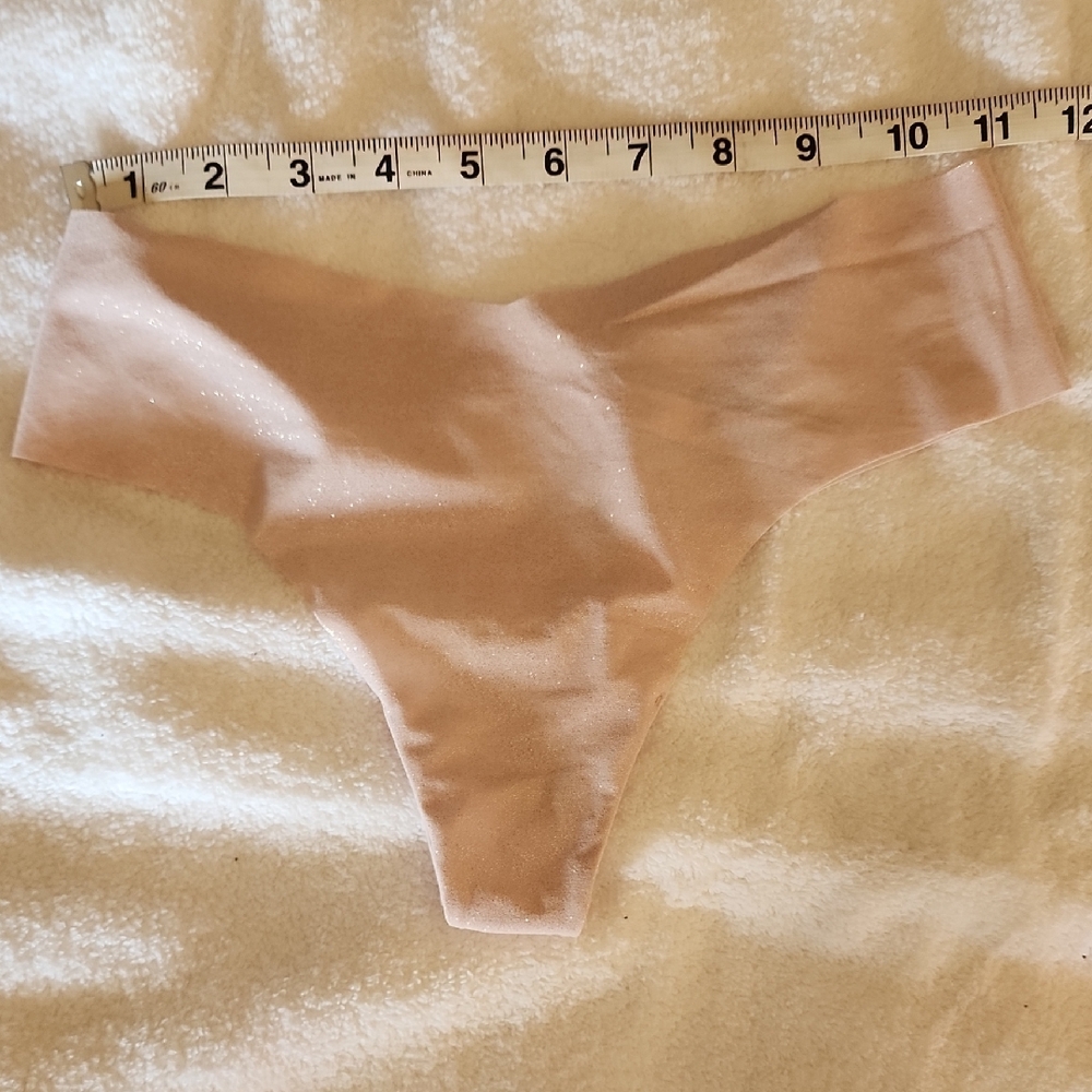 BNWT Seamless Nude Thong with Sparkle
